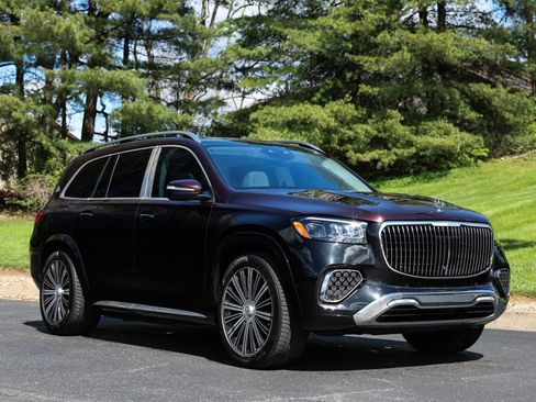 Used 2024 Mercedes-Benz Maybach GLS 600 4MATIC image 1