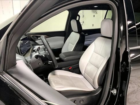 Used 2025 Chevrolet Traverse High Country w/ LPO, Floor Liner Package AWD/4WD image 31