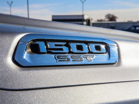 Used 2025 RAM 1500 Laramie image 12