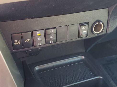 Used 2015 Toyota RAV4 Limited w/ Technology Package image 29