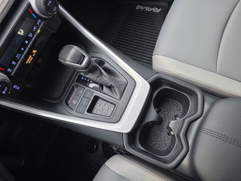 Used 2019 Toyota RAV4 XLE Premium image 25