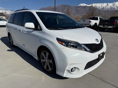 Used 2017 Toyota Sienna SE Premium