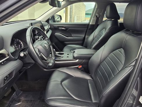 Used 2023 Toyota Highlander XLE FWD image 22