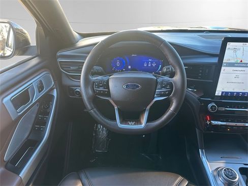 Used 2023 Ford Explorer King Ranch w/ Premium Technology Package image 12