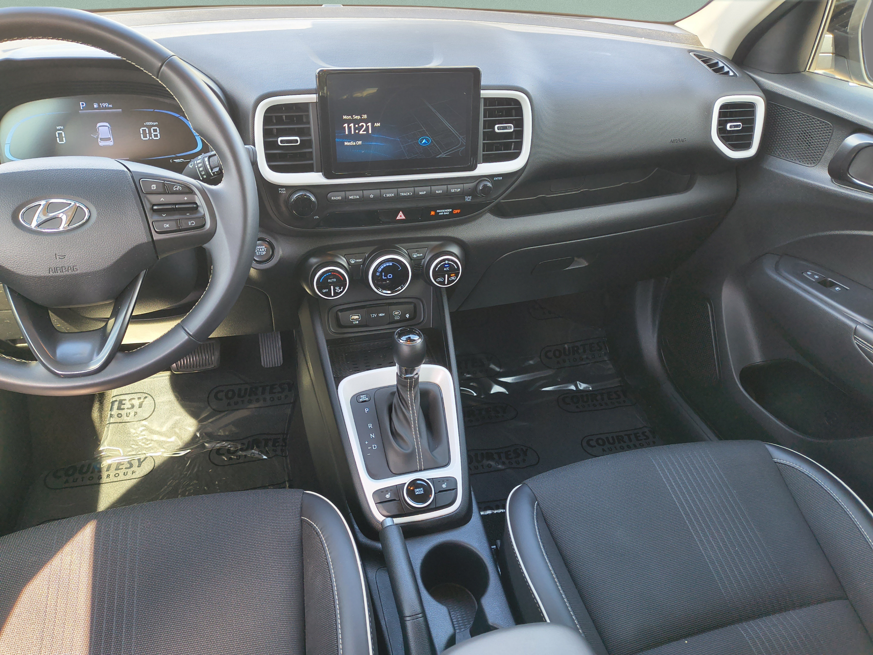 Certified 2024 Hyundai Venue Limited FWD image 12