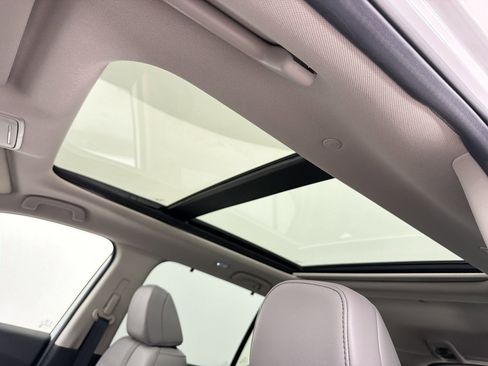 Used 2025 Honda Pilot Touring image 11