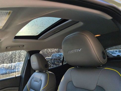 Used 2024 Chevrolet Trax ACTIV w/ Sunroof Package image 18