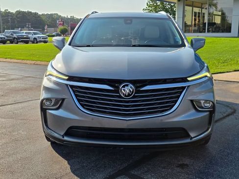 Used 2023 Buick Enclave Essence w/ Experience Buick Package FWD image 4