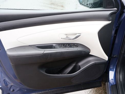 Certified 2025 Hyundai Tucson SE image 13