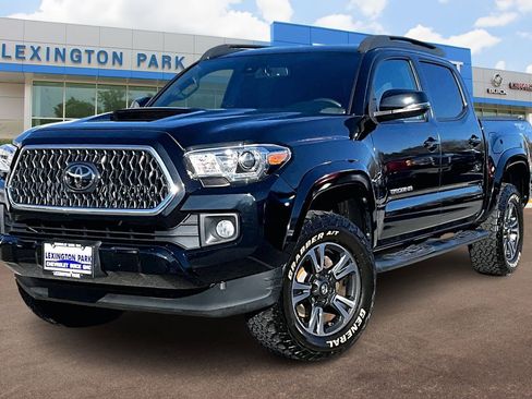 Used 2019 Toyota Tacoma TRD Sport image 12