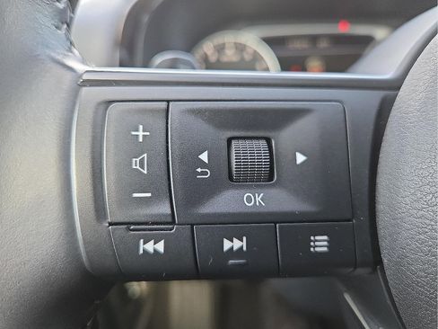 Used 2025 Nissan Pathfinder SV image 19