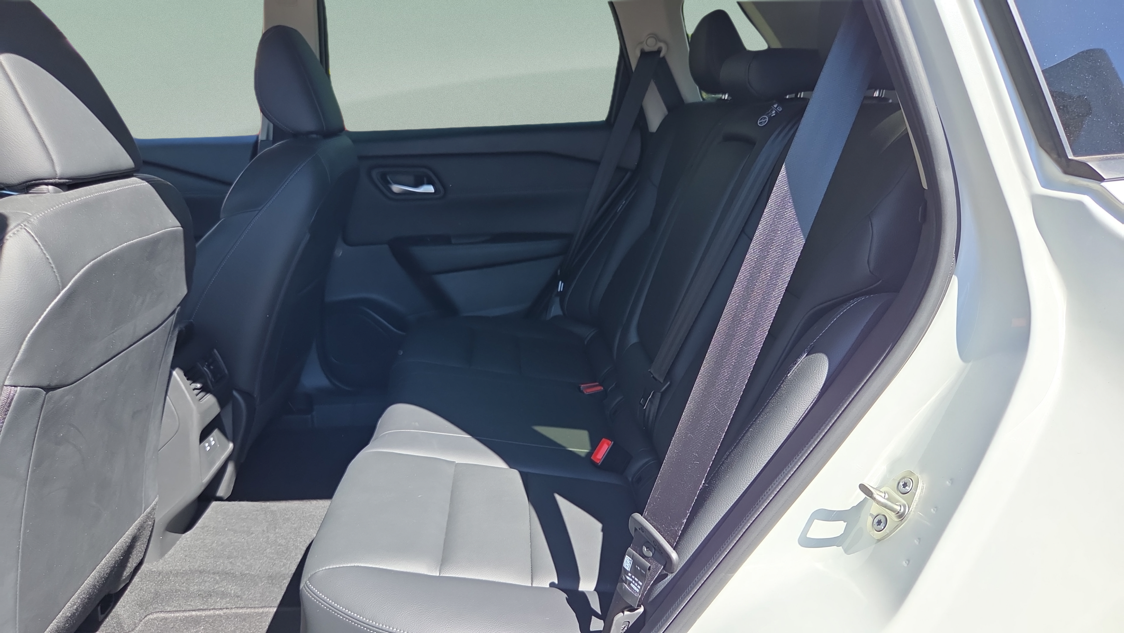 Used 2024 Nissan Rogue SL FWD image 11