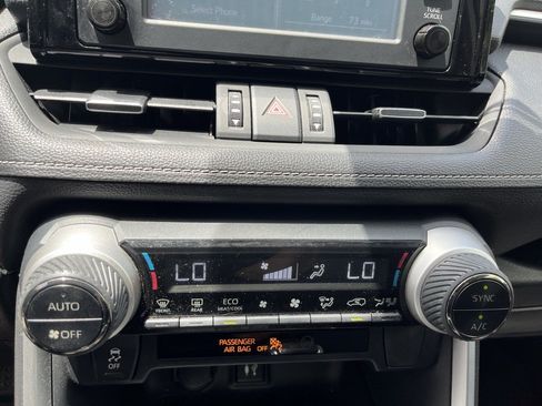 Used 2019 Toyota RAV4 XLE Premium FWD image 20