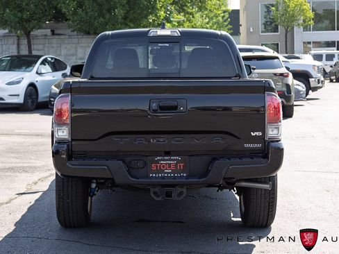 Used 2021 Toyota Tacoma TRD Sport w/ TRD Premium Sport Package AWD/4WD image 19