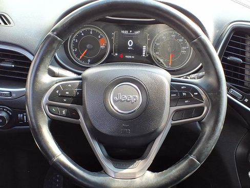 Used 2019 Jeep Cherokee Latitude Plus w/ Cold Weather Group AWD/4WD image 19