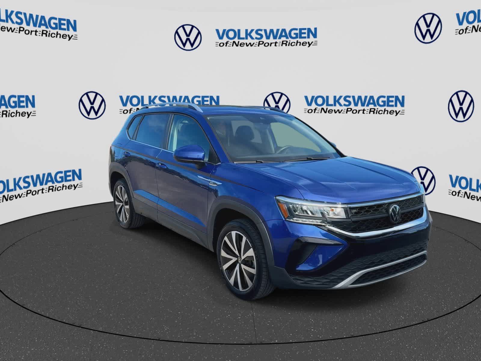 Used 2024 Volkswagen Taos SE FWD image 2