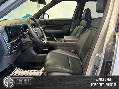 Used 2025 Hyundai Santa Fe Calligraphy AWD/4WD image 17