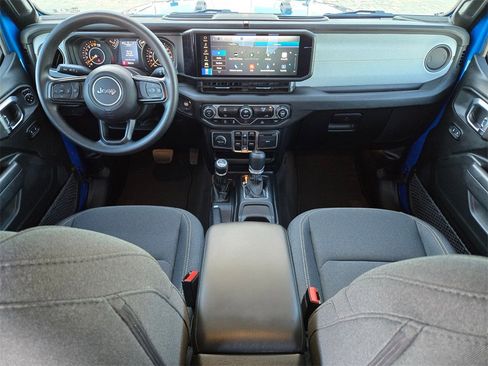 Used 2025 Jeep Gladiator Nighthawk image 15