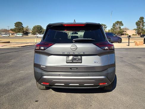 Used 2023 Nissan Rogue SV image 6