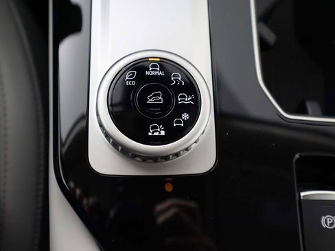 New 2025 Mitsubishi Outlander SE image 53