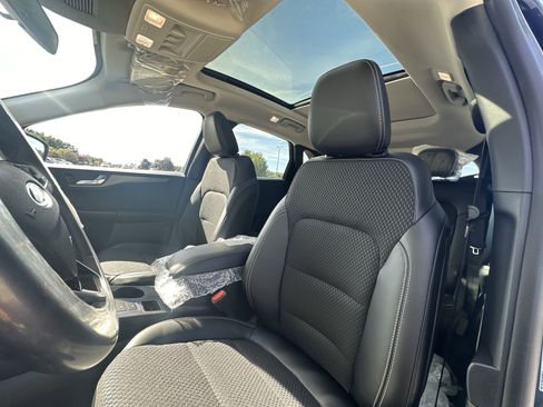 New 2025 Ford Escape SE image 23