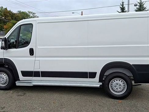 Used 2025 RAM ProMaster 2500 w/ U-Haul Equipment Group image 5
