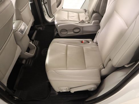 Used 2019 Toyota Highlander XLE image 12