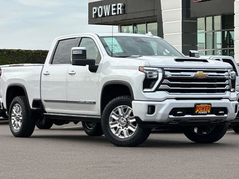 Used 2024 Chevrolet Silverado 3500 High Country w/ Technology Package AWD/4WD image 2