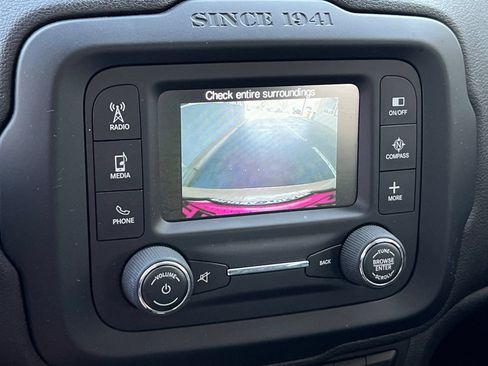 Used 2015 Jeep Renegade Latitude FWD image 24