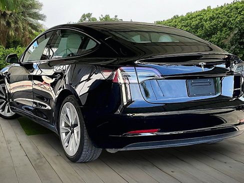 Used 2022 Tesla Model 3 Long Range AWD/4WD image 9