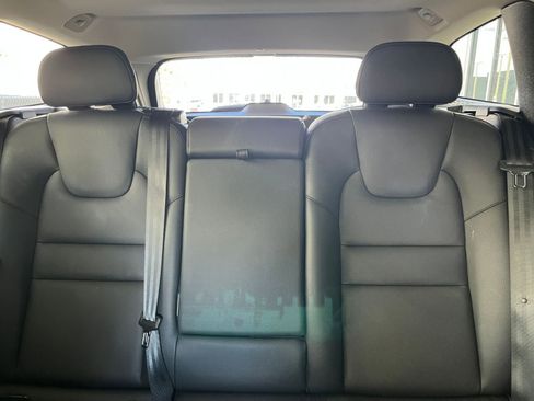 Used 2025 Volvo V60 B5 Cross Country Plus image 38