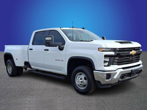 Used 2024 Chevrolet Silverado 3500 W/T AWD/4WD image 3