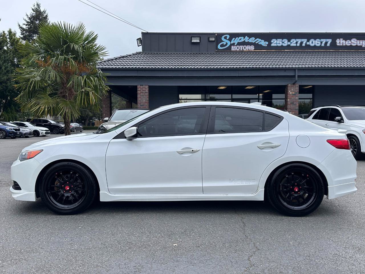Used 2013 Acura ILX w/ Premium Package FWD image 3