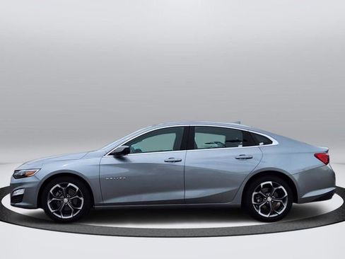 Used 2024 Chevrolet Malibu LT FWD image 2