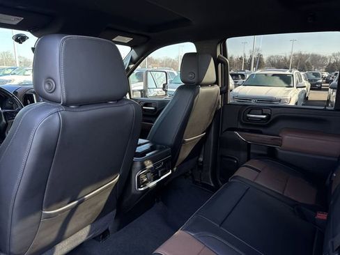 Used 2023 Chevrolet Silverado 3500 High Country image 21