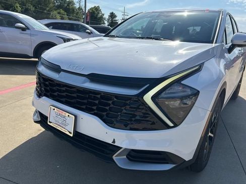 Used 2023 Kia Sportage EX FWD image 3