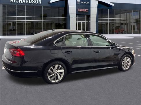 Used 2018 Volkswagen Passat 2.0T SE image 4