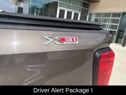 Used 2019 GMC Sierra 1500 SLT w/ SLT Premium Plus Package AWD/4WD image 9