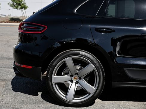 Used 2018 Porsche Macan Sport Edition AWD/4WD image 29