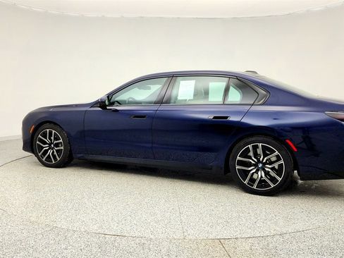 Used 2023 BMW 760i xDrive image 7