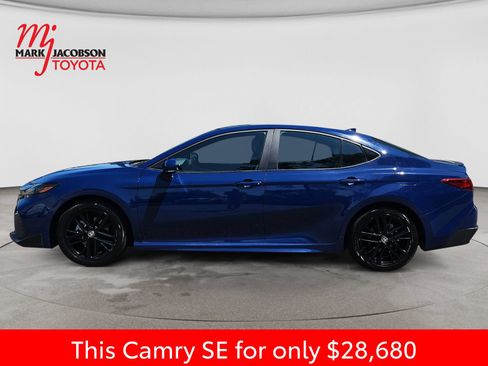 Used 2025 Toyota Camry SE FWD image 15