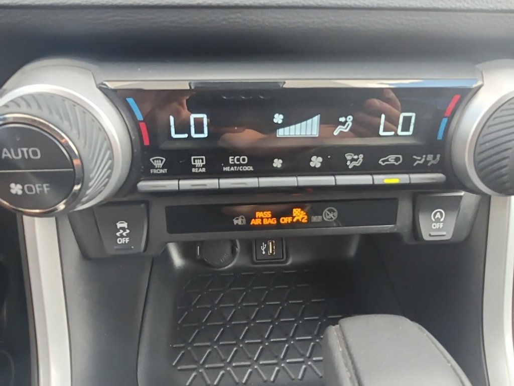 Used 2025 Toyota RAV4 XLE AWD/4WD image 27