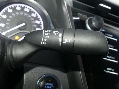 Used 2018 Toyota Camry XLE FWD image 35