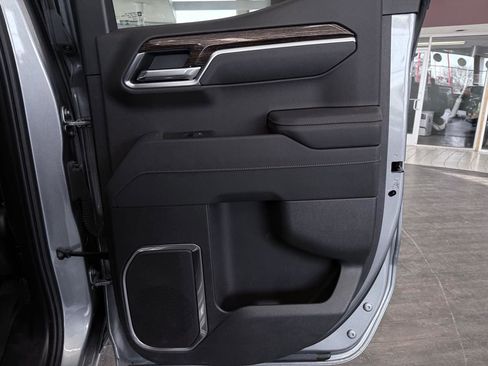 Used 2025 GMC Sierra 1500 Elevation image 32