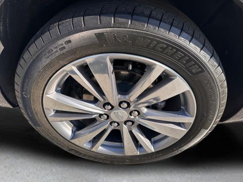 Used 2023 Cadillac XT6 Premium Luxury FWD image 28