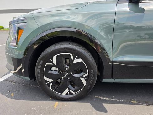 Used 2024 Kia Niro Wave w/ Wave Preserve Package FWD image 13