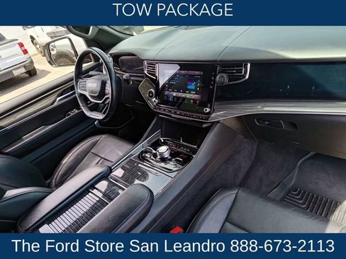 Used 2022 Jeep Wagoneer Series III w/ Premium Group I AWD/4WD image 17