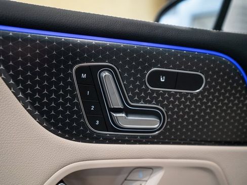 Certified 2025 Mercedes-Benz GLB 250 4MATIC image 18