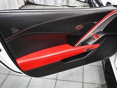 Used 2015 Chevrolet Corvette Z06 w/ 3LZ Preferred Equipment Group image 11