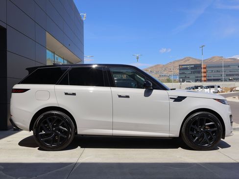 New 2026 Land Rover Range Rover Sport Dynamic SE AWD/4WD image 4